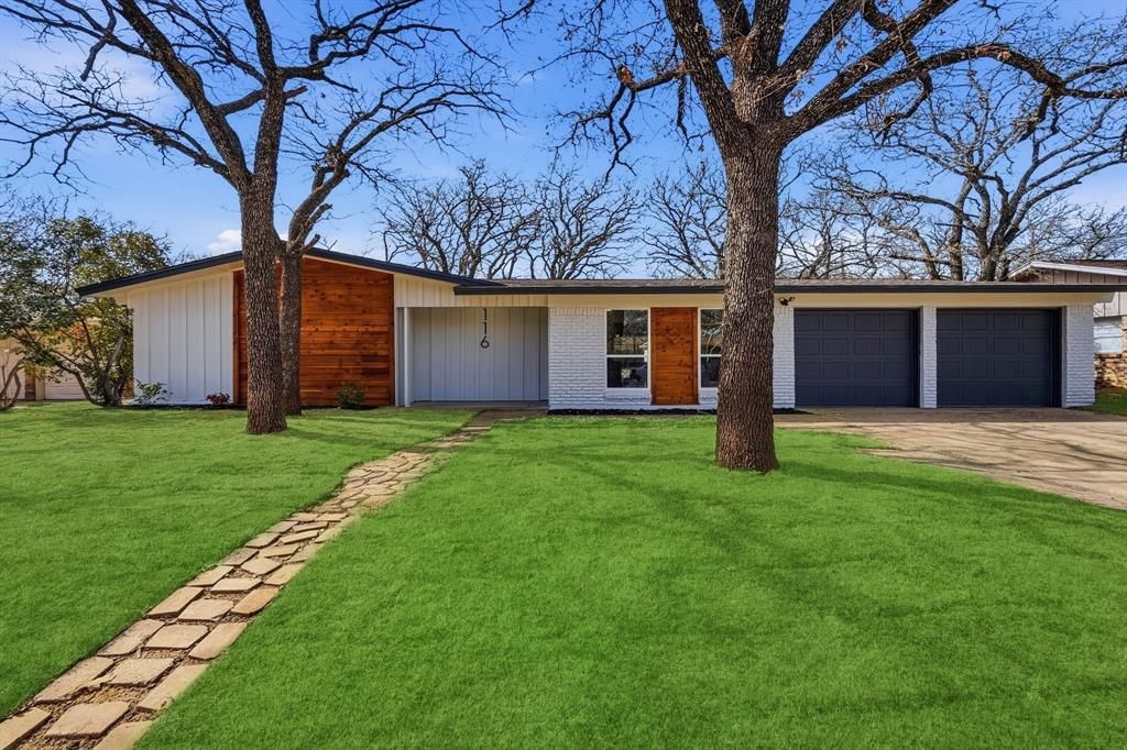 116 Ravenswood Drive, Bedford, TX 76022 Main Photo