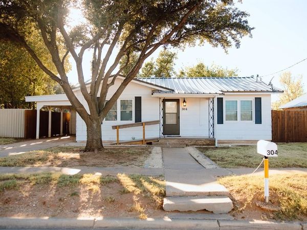 304 S Main Street, Loraine, TX 79532