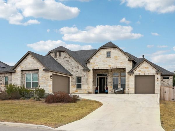 156 Moon, Castroville, TX 78009