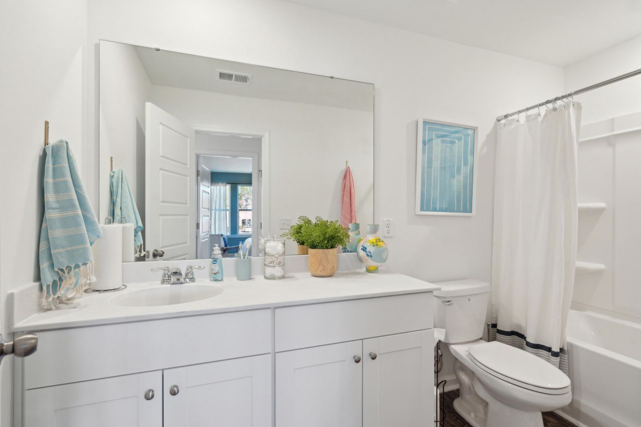 738 Ridgley Drive Photo 16