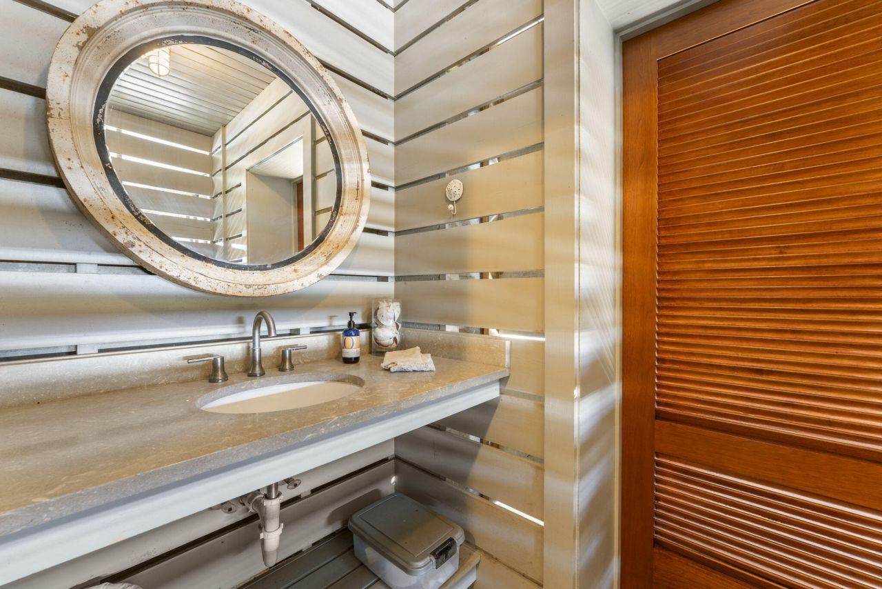 116 Ocean Boulevard Photo 94