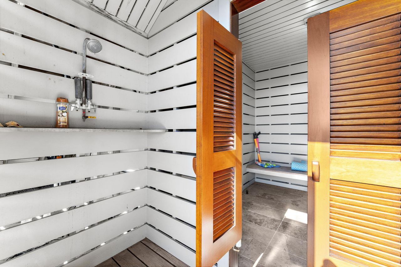 116 Ocean Boulevard Photo 95