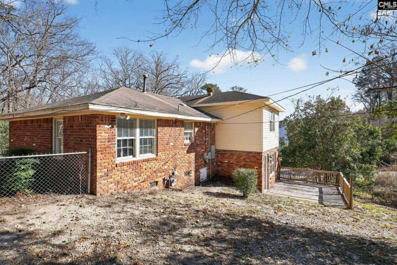 1637 Tall Pines Circle  Photo 4