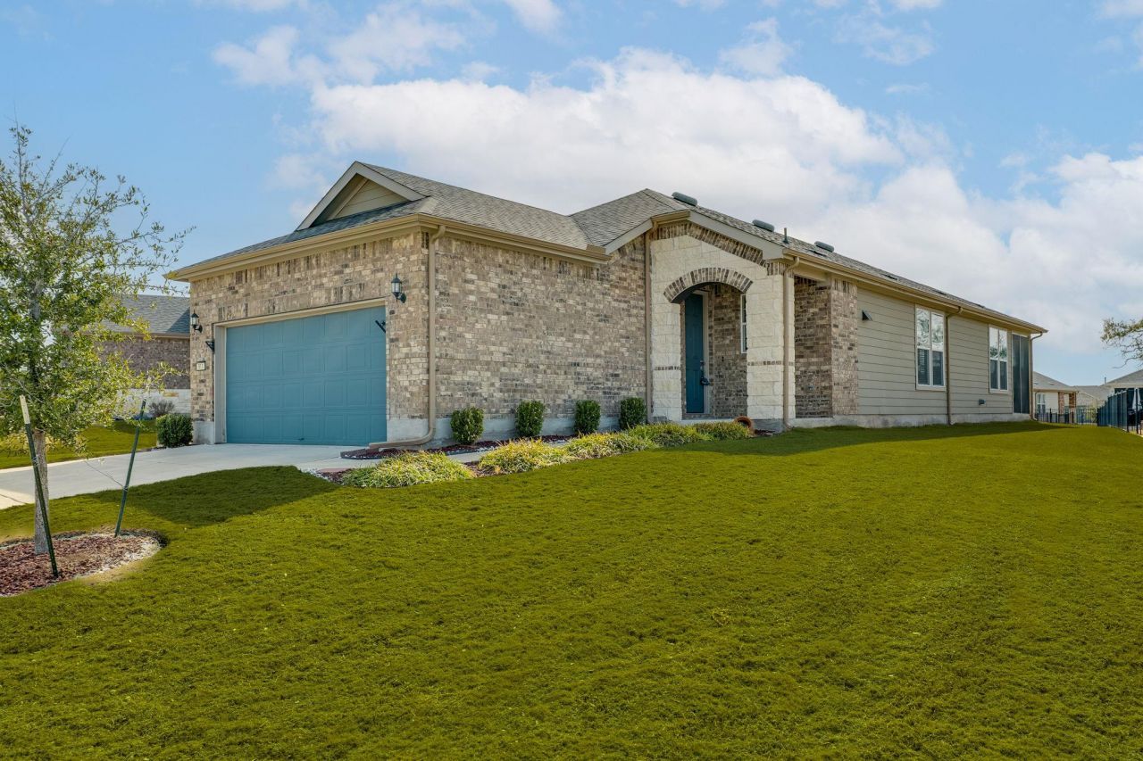 911 Saratoga Ln, Georgetown, TX 78633 Main Photo