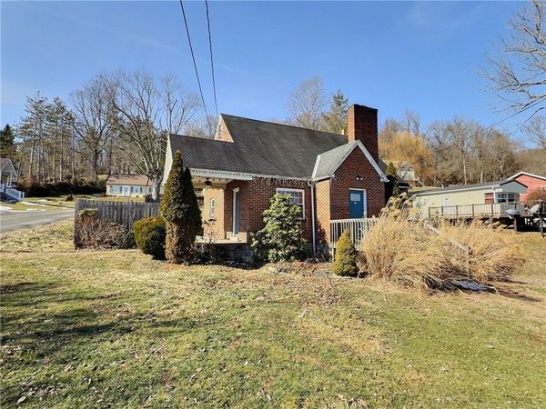 41 Bethlehem St, Fredericktown, PA 15333