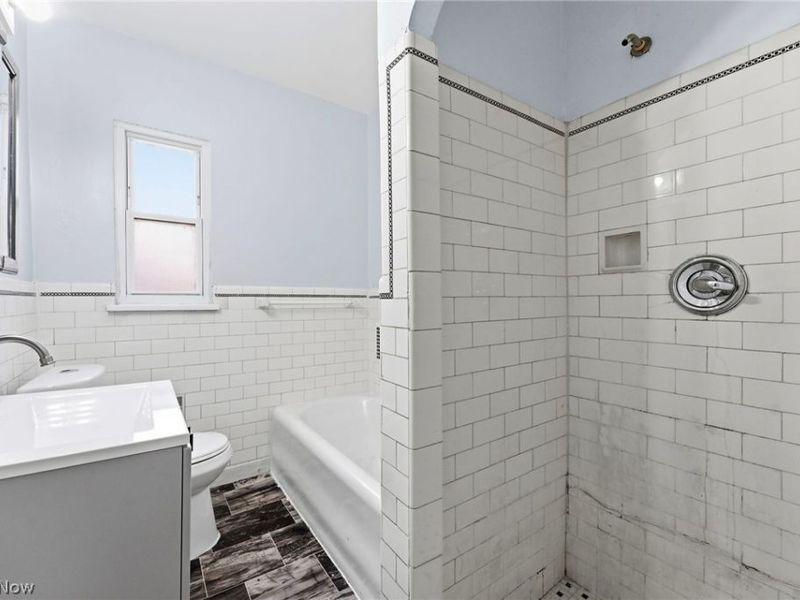 876 Eloise Drive, Cleveland, OH 44112 Photo 13