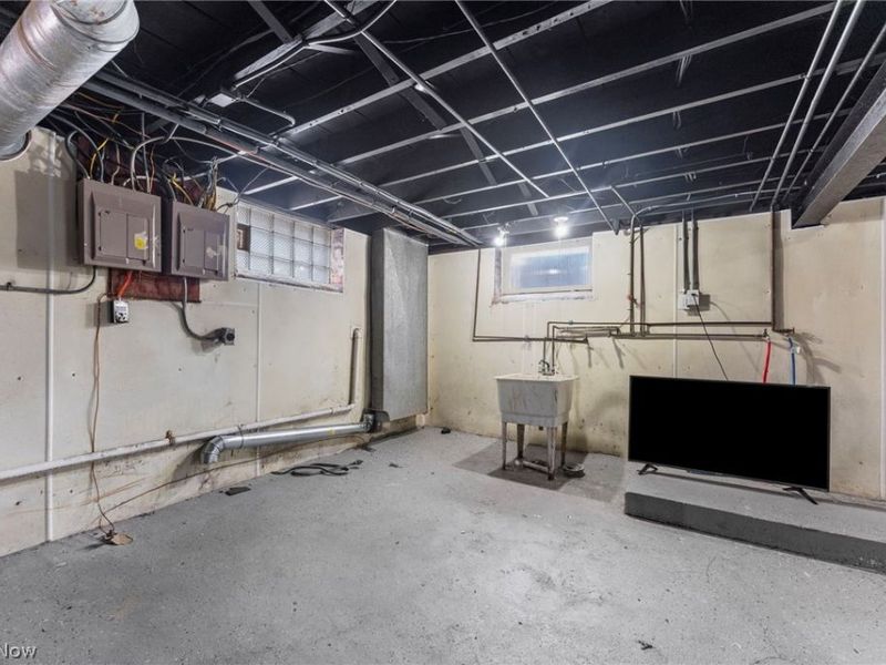 876 Eloise Drive, Cleveland, OH 44112 Photo 21