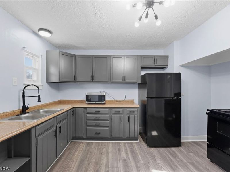 876 Eloise Drive, Cleveland, OH 44112 Photo 33