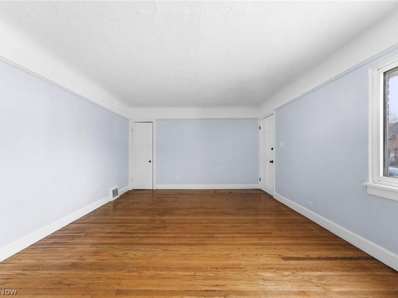 876 Eloise Drive, Cleveland, OH 44112 Photo 4