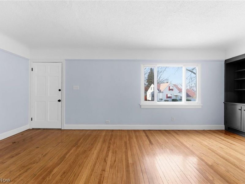 876 Eloise Drive, Cleveland, OH 44112 Photo 5