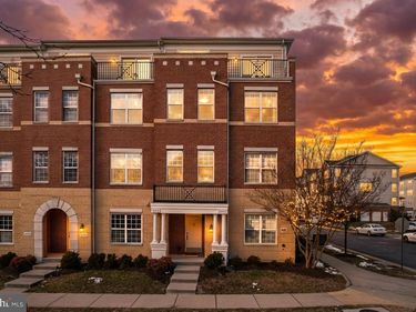 22741 SETTLERS TRAIL, BRAMBLETON, VA 20148