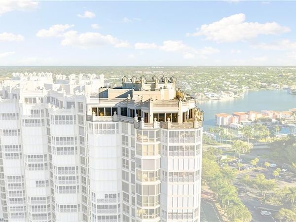 4021 Gulf Shore BLVD N, Unit 11, NAPLES, FL 34103