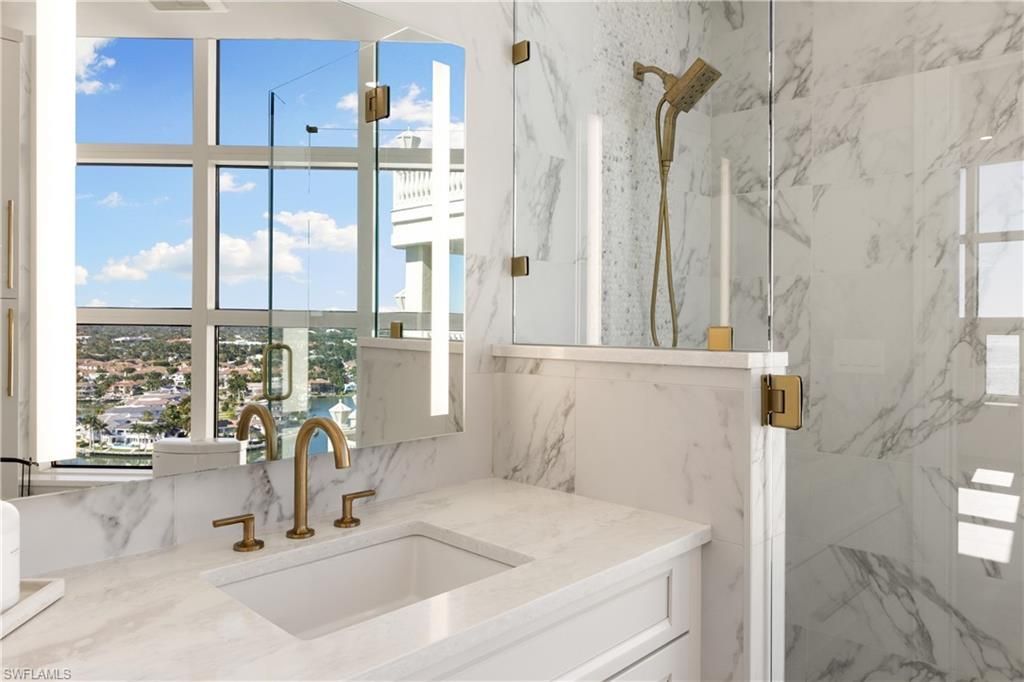 4021 Gulf Shore Blvd N, Unit 11, Naples, FL 34103 Photo