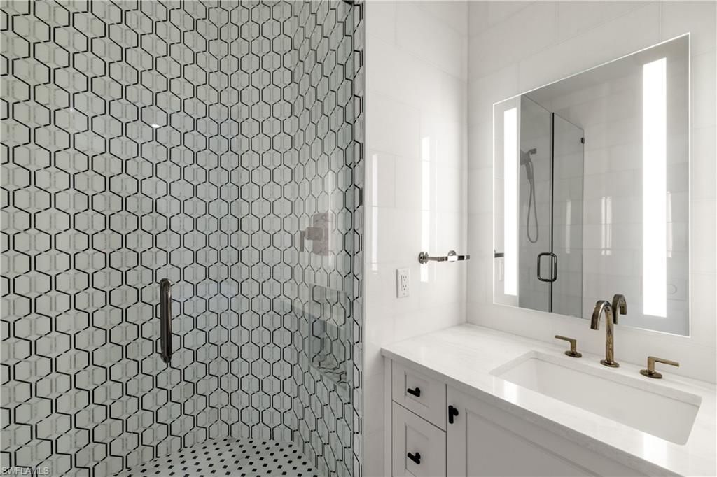 4021 Gulf Shore Blvd N, Unit 11, Naples, FL 34103 Photo