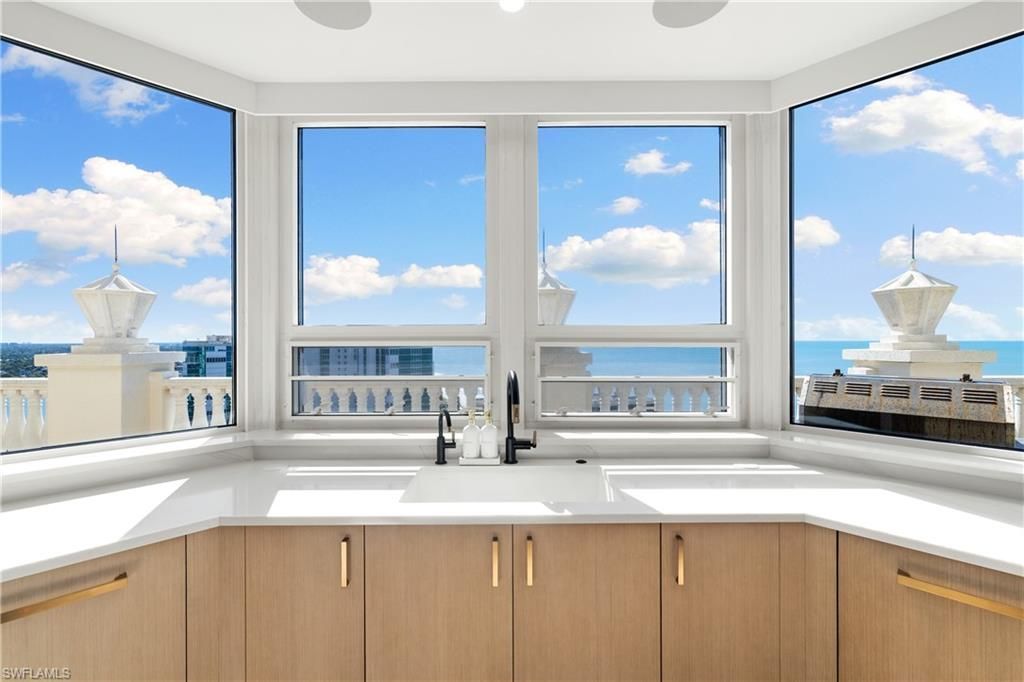 4021 Gulf Shore Blvd N, Unit 11, Naples, FL 34103 Photo