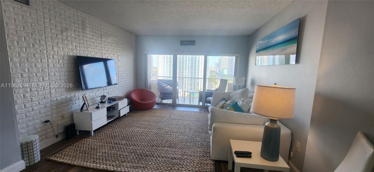 1985 S Ocean Dr, Unit 15M, Hallandale Beach, FL 33009 Photo