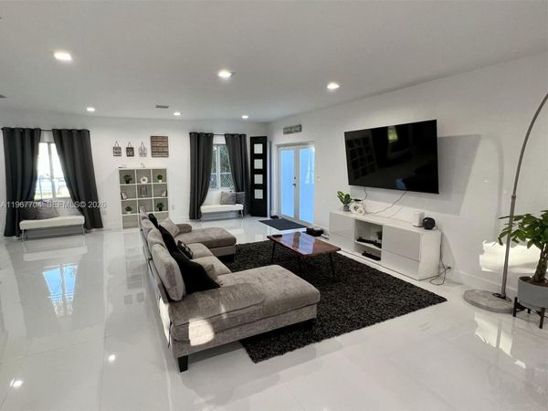 1453 NW 70th St, Miami, FL 33147