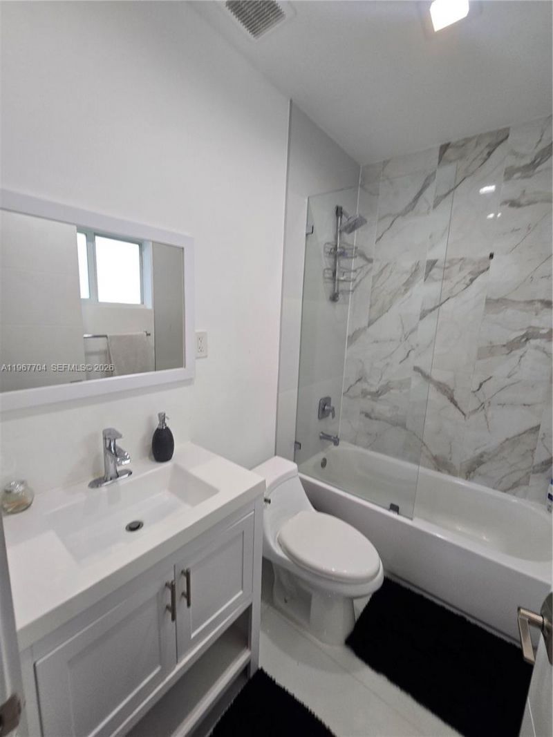 1453 NW 70th St, Miami, FL 33147 Photo