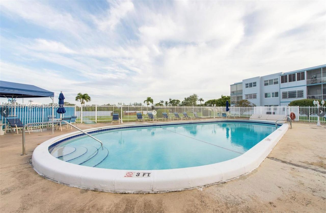 2200 Park Ln , Unit 105, Hollywood, FL 33021 Photo
