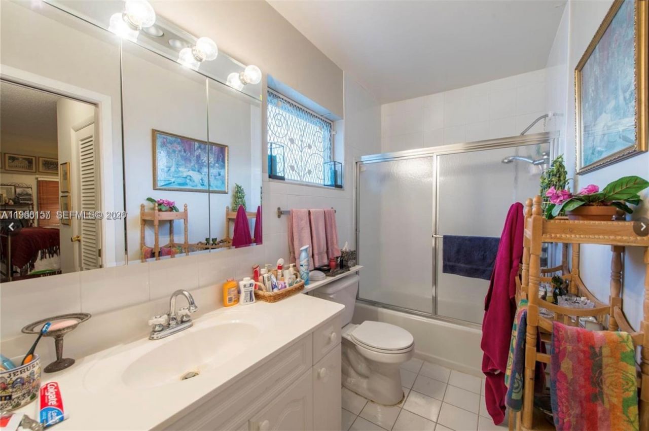 2200 Park Ln , Unit 105, Hollywood, FL 33021 Photo