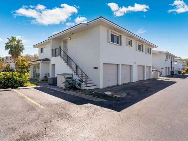 8048 SW 80 AV , Unit D4, Miami, FL 33143