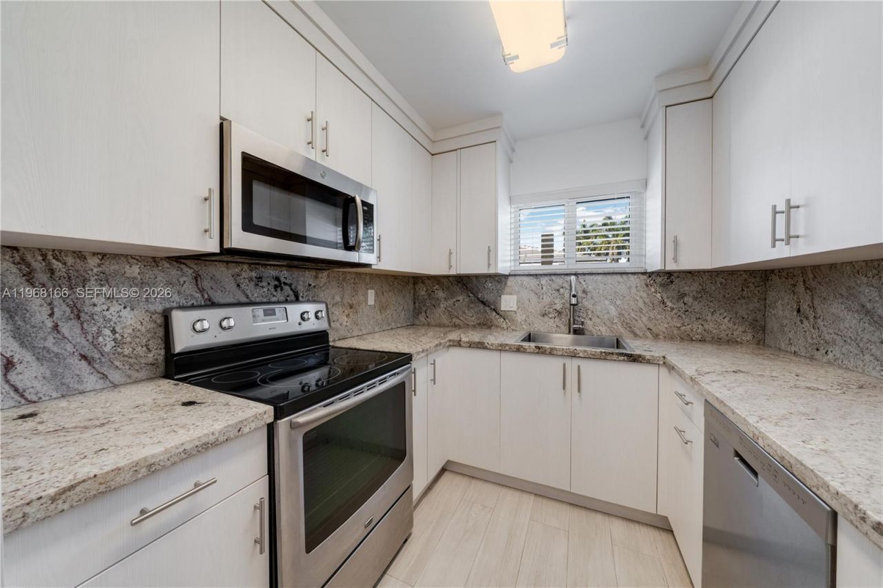 8048 SW 80 Av , Unit D4, Miami, FL 33143 Photo