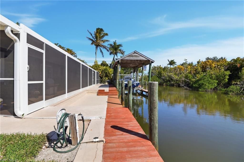 2740 Sanibel Blvd, Saint James City, FL 33956 Photo