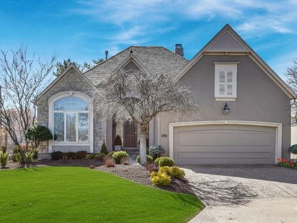 5205 W 116th Street, Leawood, KS 66211