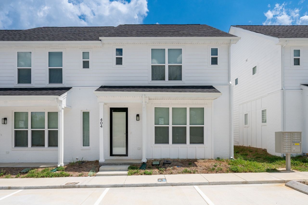 404 Curtis Hilton Way, Lebanon, TN 37087 Main Photo