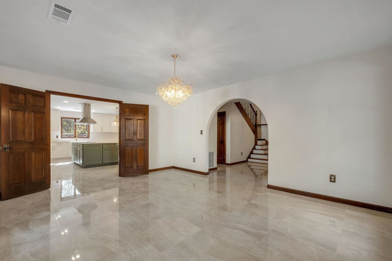 6375 Thomasville Road, Tallahassee, FL 32312 Photo