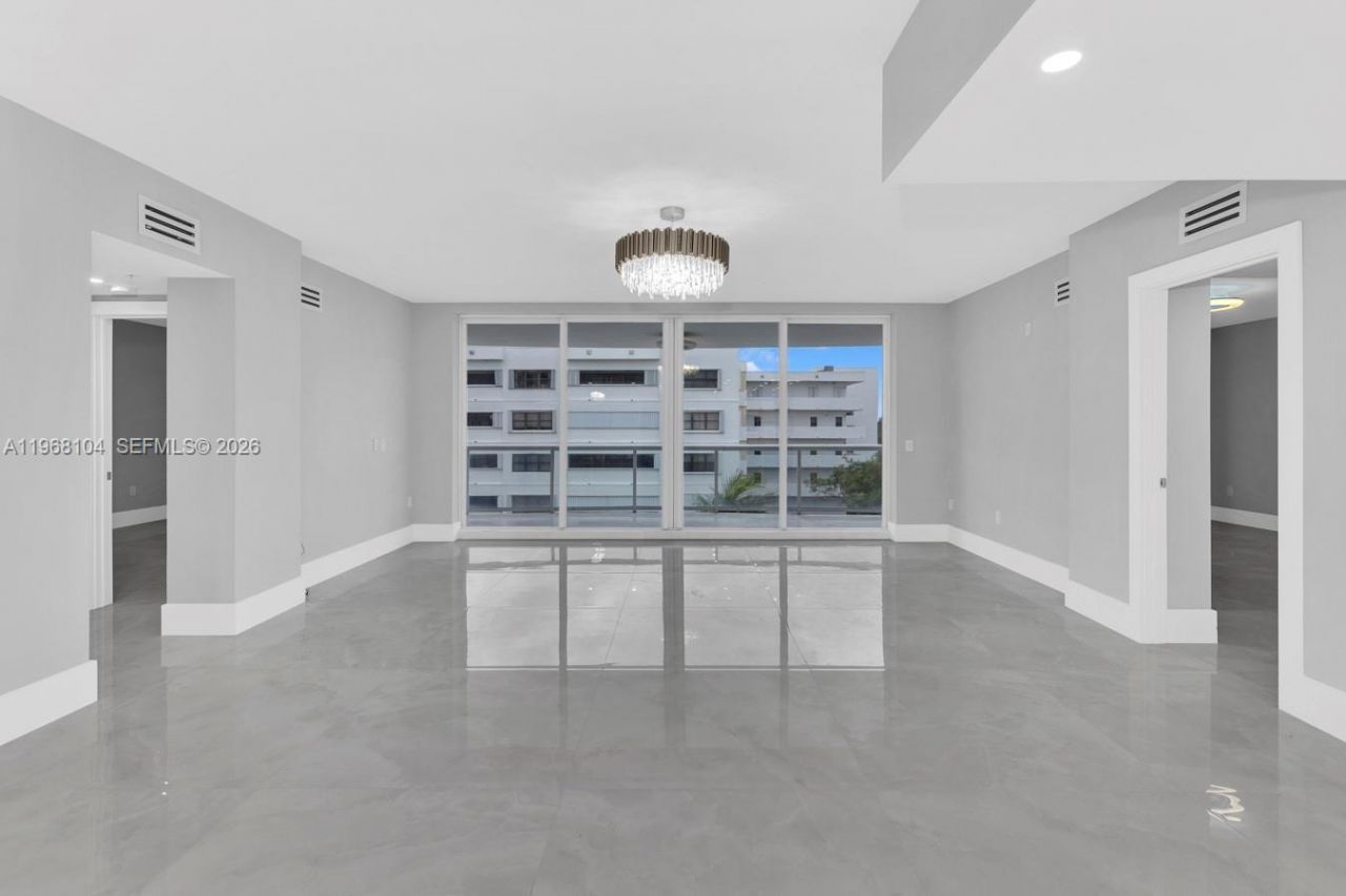 2051 SE 3rd St, Unit 406, Deerfield Beach, FL 33441 Photo