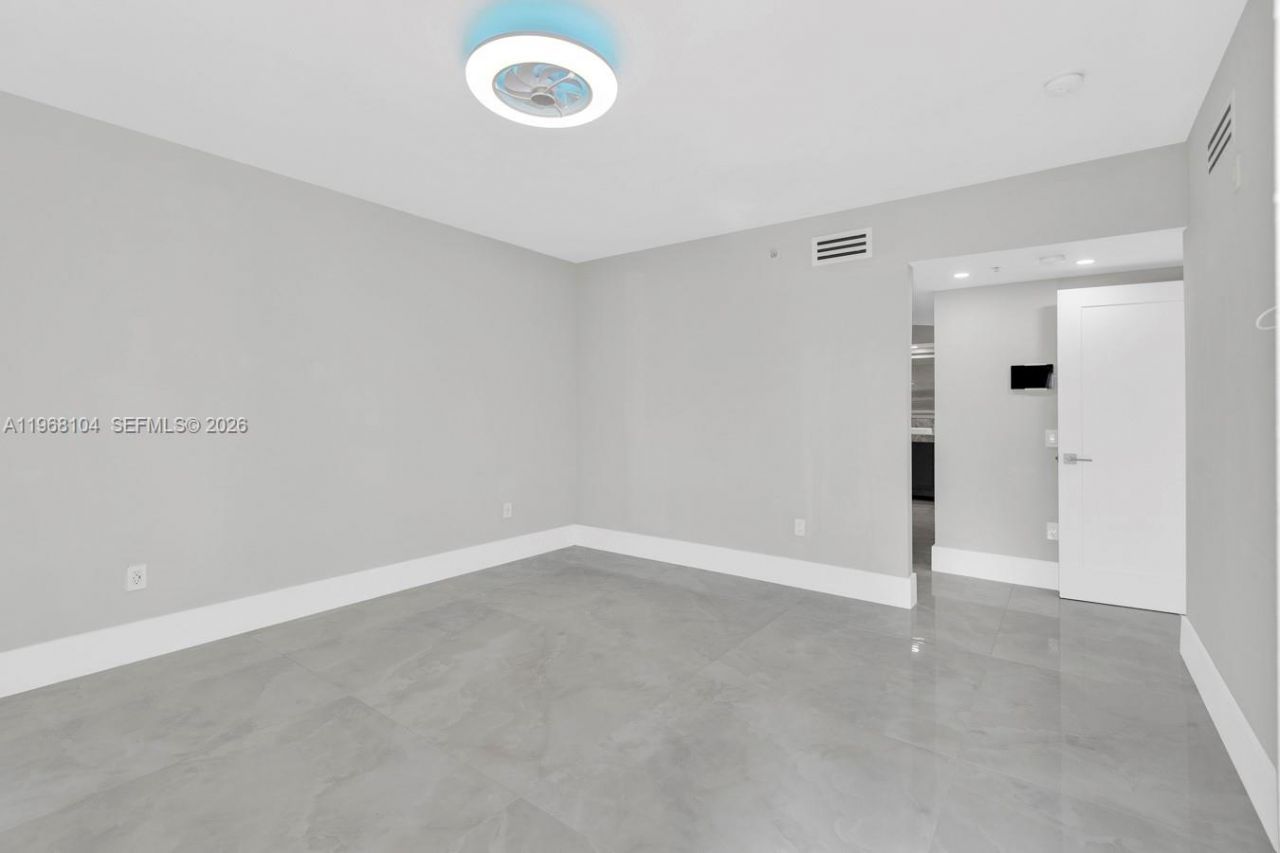 2051 SE 3rd St, Unit 406, Deerfield Beach, FL 33441 Photo