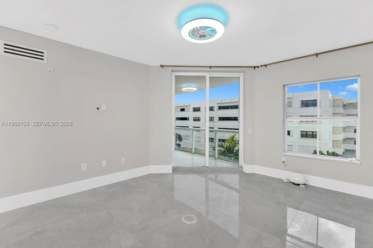 2051 SE 3rd St, Unit 406, Deerfield Beach, FL 33441 Photo