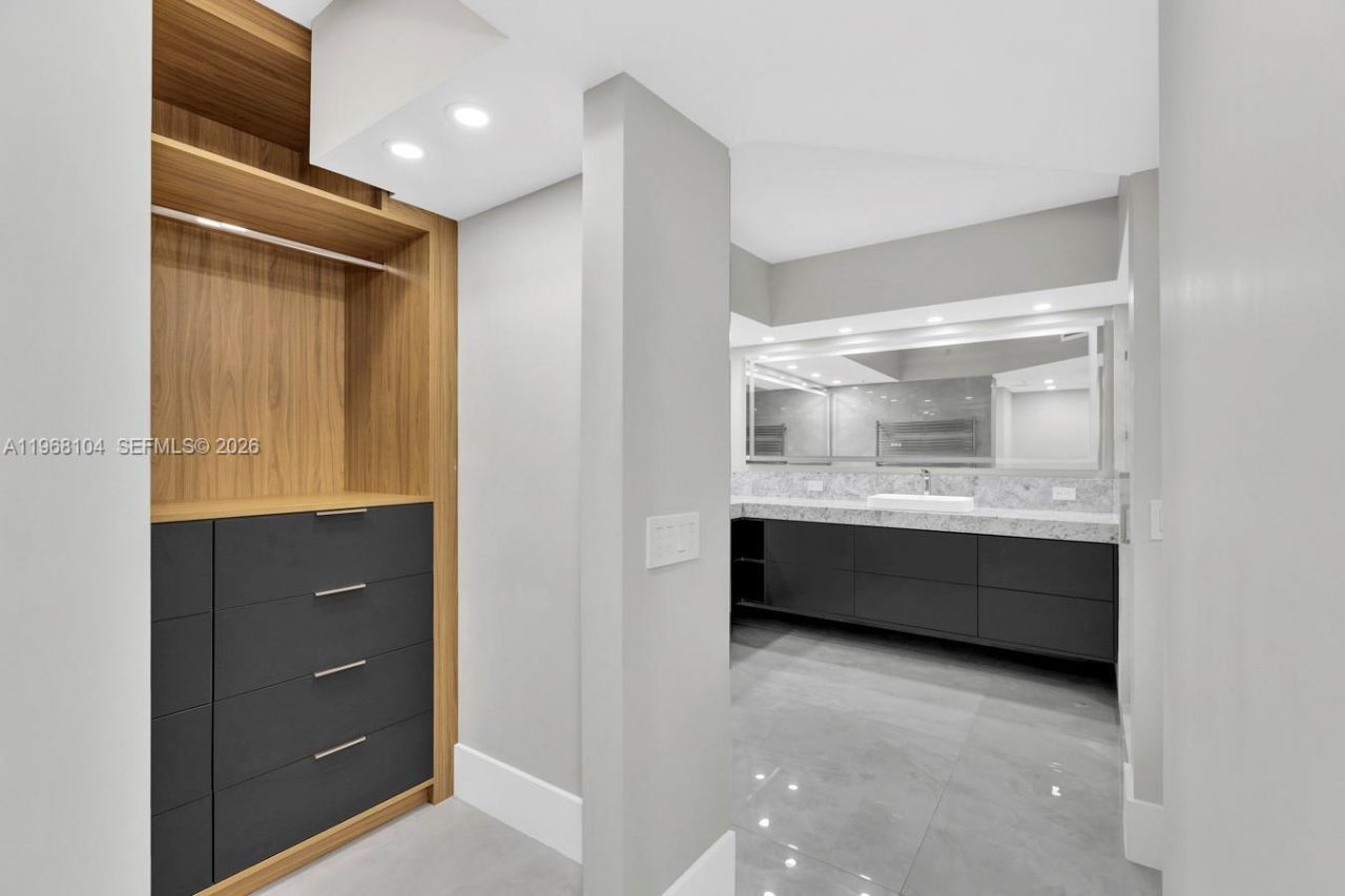 2051 SE 3rd St, Unit 406, Deerfield Beach, FL 33441 Photo