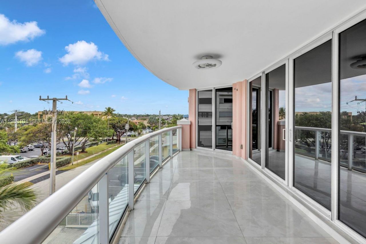 2051 SE 3rd St, Unit 406, Deerfield Beach, FL 33441 Photo