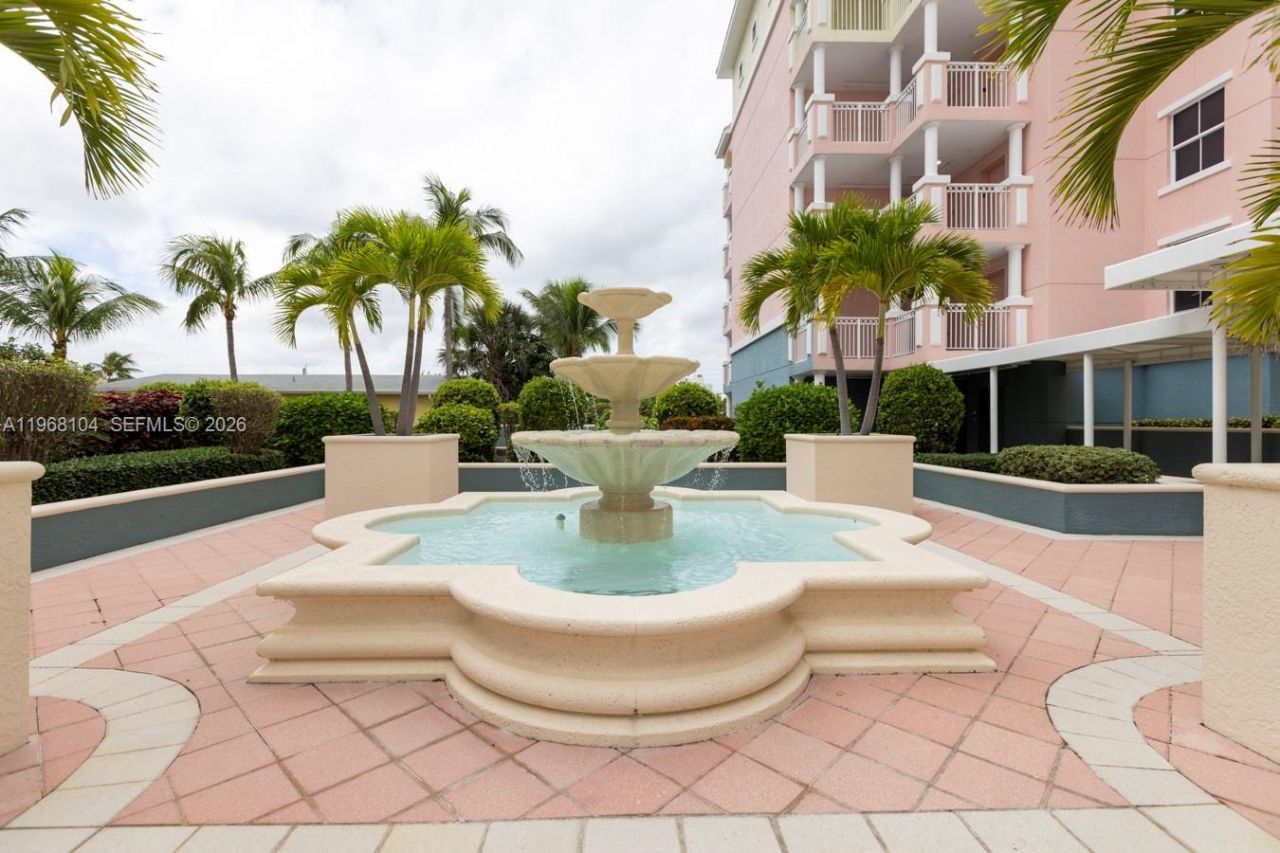 2051 SE 3rd St, Unit 406, Deerfield Beach, FL 33441 Photo