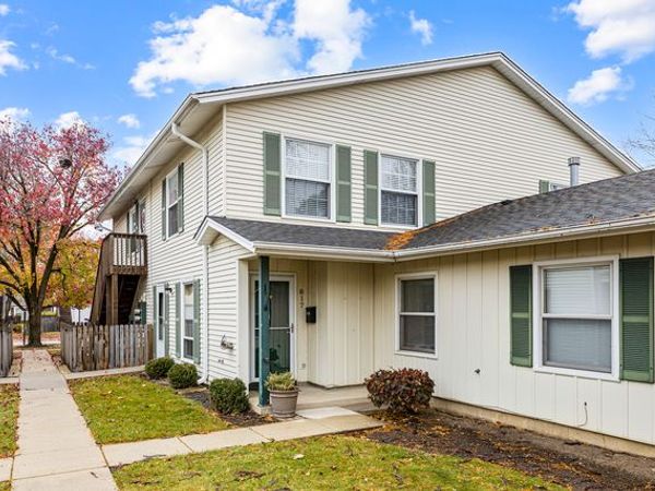 817 Wellington Avenue, Unit 817, Elk Grove Village, IL 60007