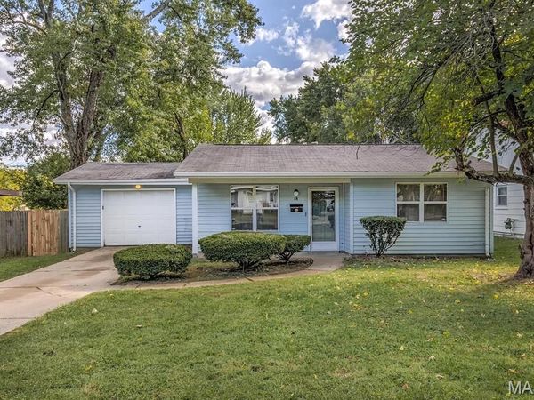 18 Redwood Drive, Florissant, MO 63031