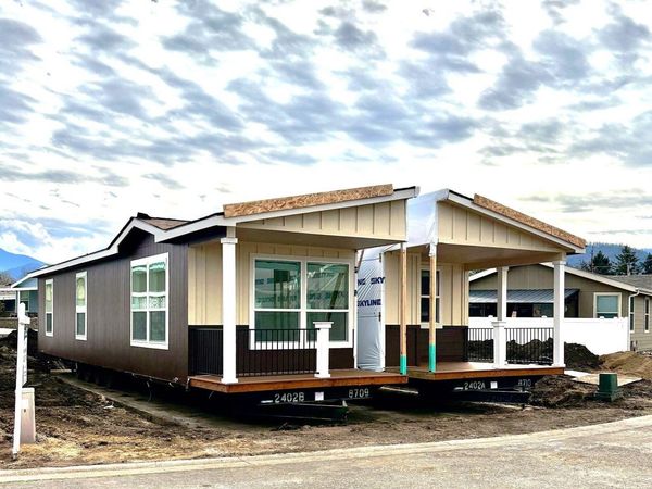 4601 S Pacific Highway, Unit 8, Phoenix, OR 97535