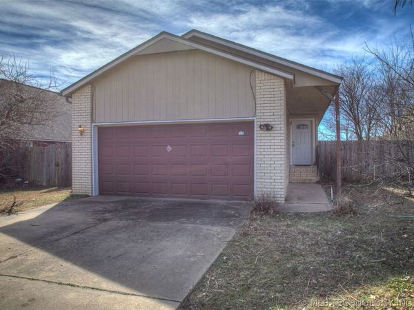 1712 W 57th Place, Tulsa, OK 74107