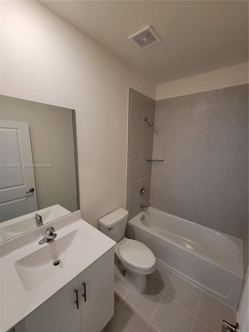 11404 W 33rd Ct, Unit 11404, Hialeah, FL 33018 Photo