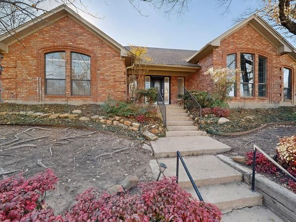 2704 BRIARBROOK Court, Arlington, TX 76006