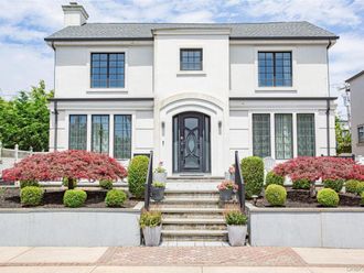 165 W Walnut Street Long Beach, NY 11561