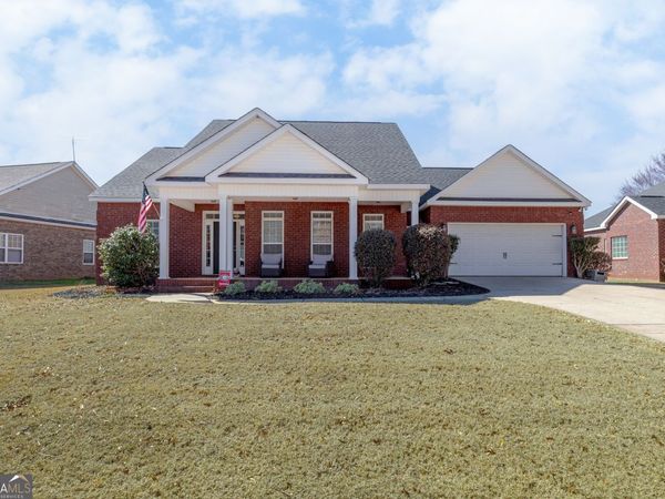300 Hunts Landing Drive, Kathleen, GA 31047