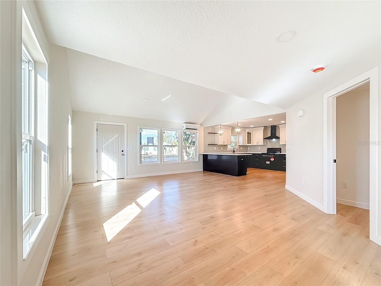 6948 Dartmouth Avenue N, Saint Petersburg, FL 33710 Photo