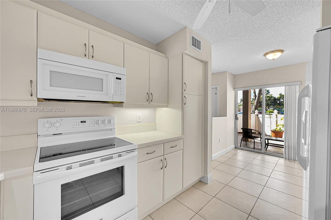 9575 Weldon Cir, Unit C113, Tamarac, FL 33321 Photo