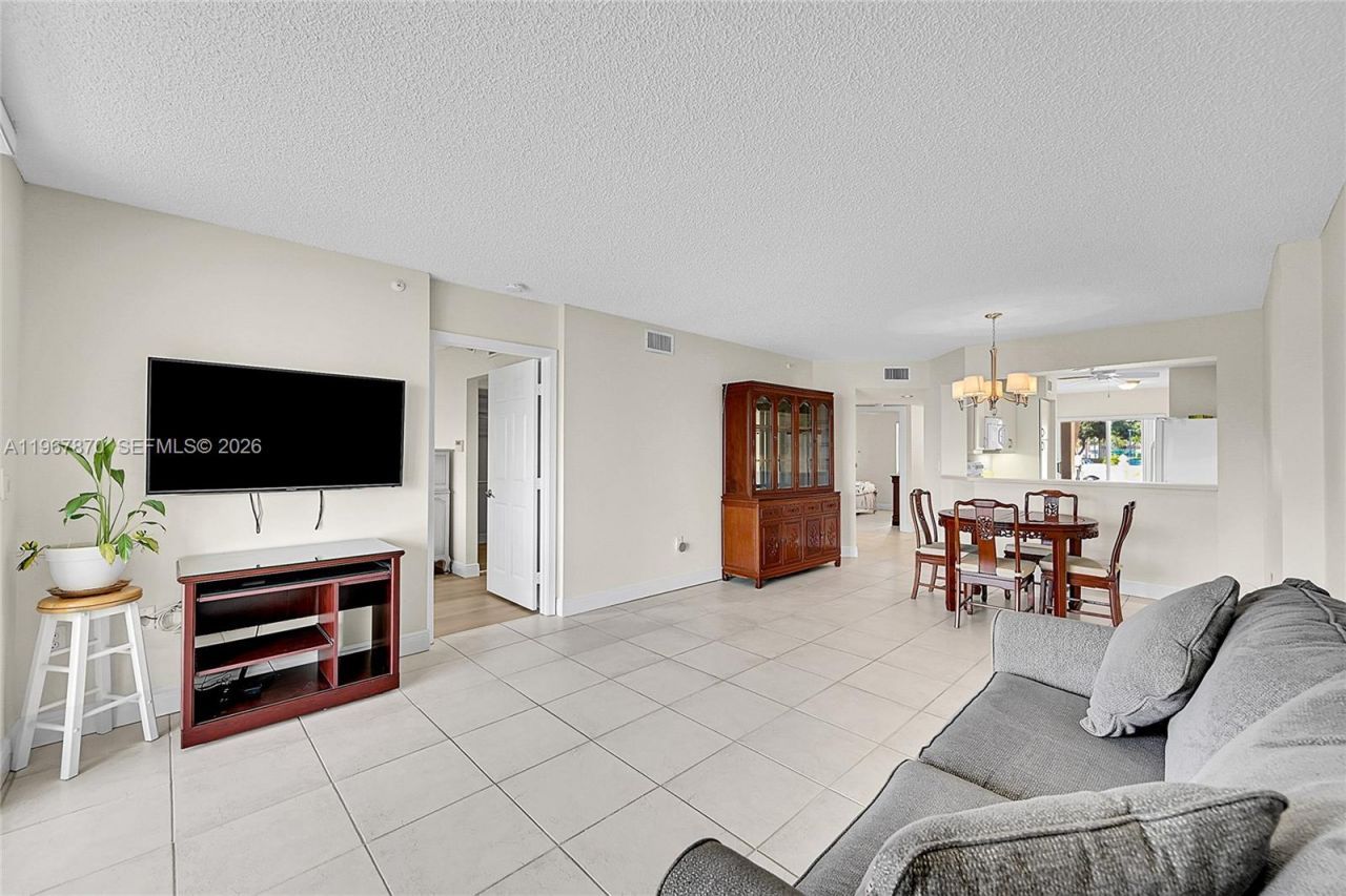 9575 Weldon Cir, Unit C113, Tamarac, FL 33321 Photo