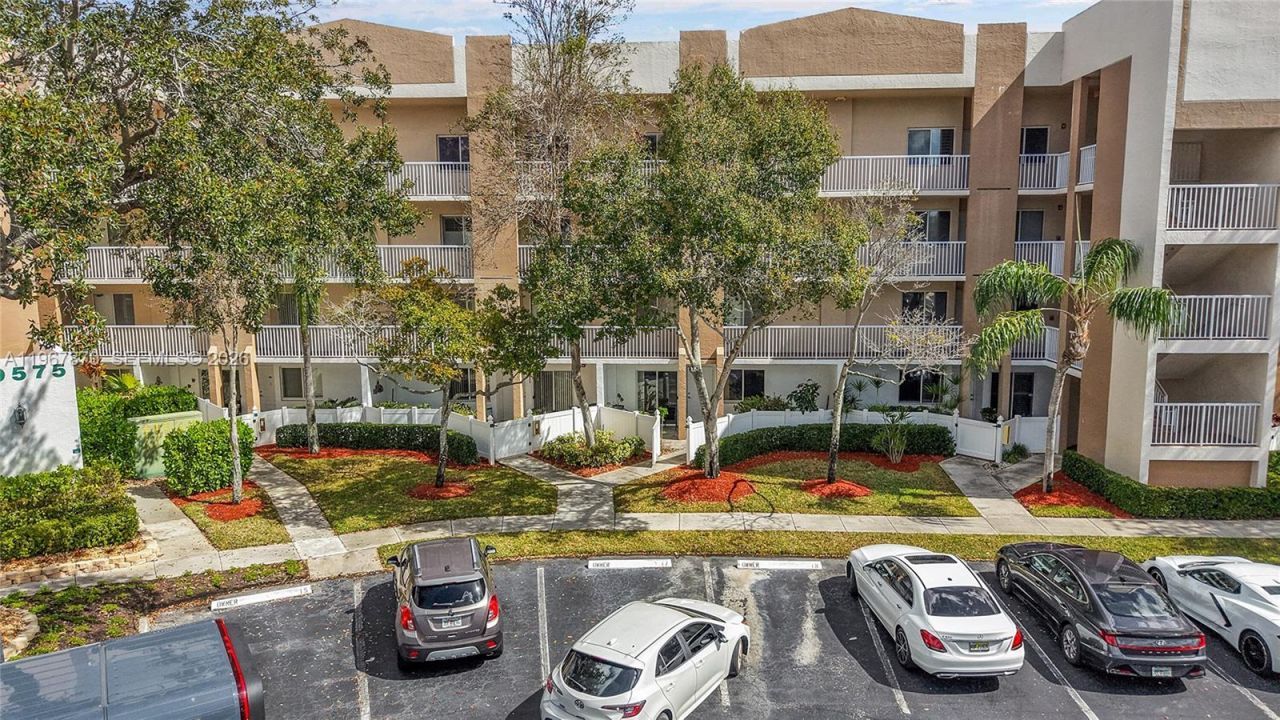 9575 Weldon Cir, Unit C113, Tamarac, FL 33321 Photo