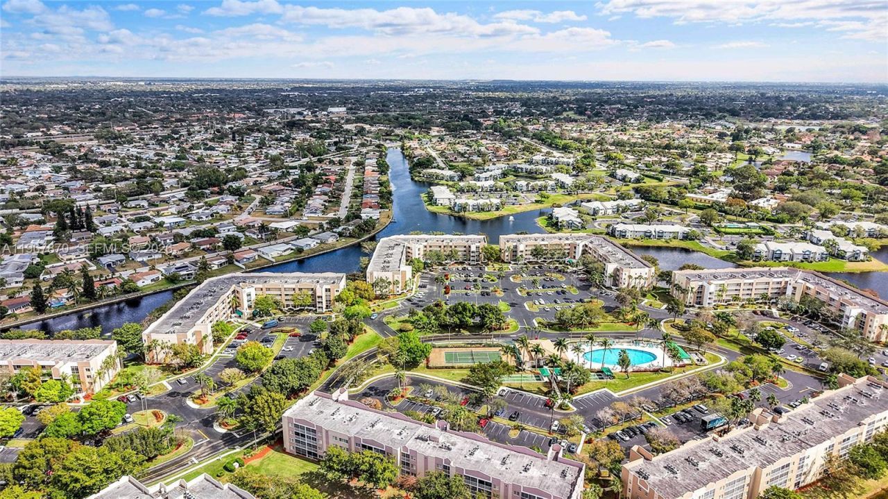 9575 Weldon Cir, Unit C113, Tamarac, FL 33321 Photo