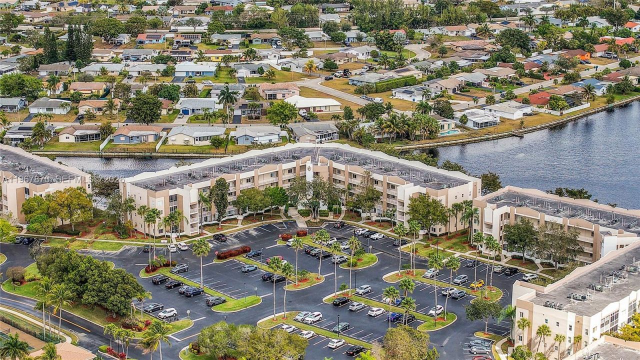 9575 Weldon Cir, Unit C113, Tamarac, FL 33321 Photo